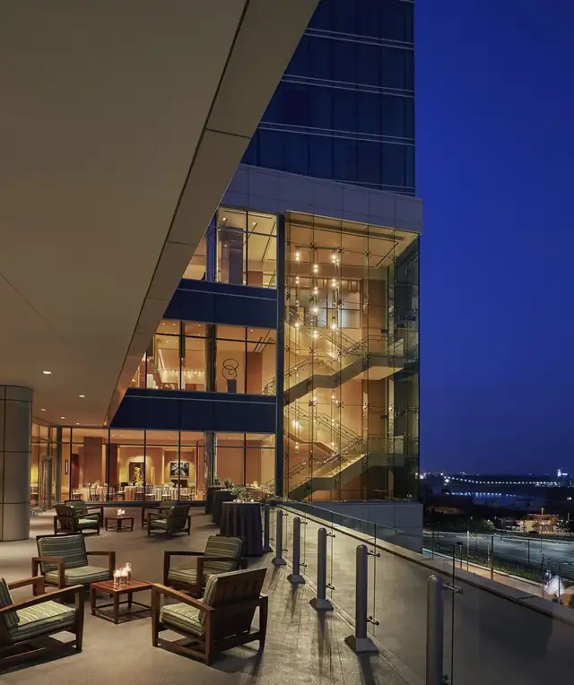 Four Seasons St. Louis in St. Louis, modern lobby with glass facade