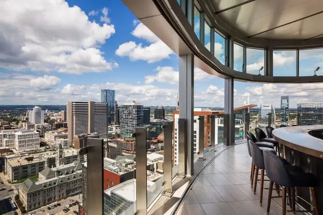 JW Marriott Nashville, view of the modern hotel with a curved glass facade