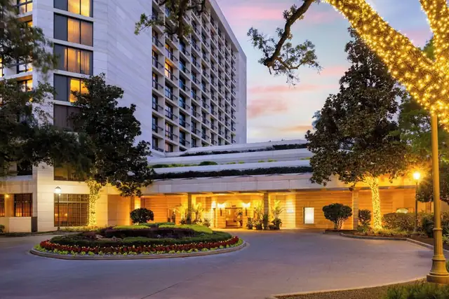 Houston Grand Hotel River Oaks in Houston, exterior view of the hotel